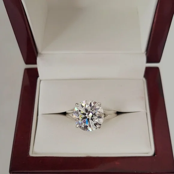 Elegant 4ct Moissanite Silver Solitaire Ring - Picture 8 of 11